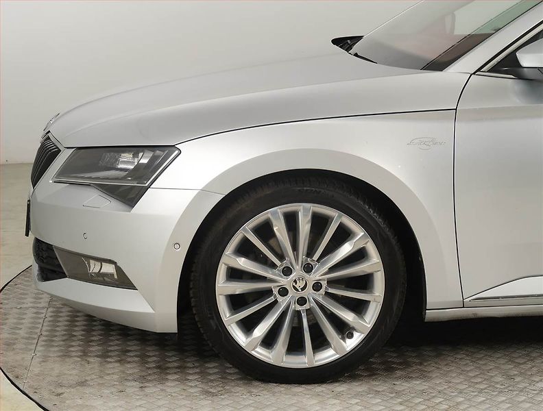 Škoda Superb (2019) Laurin&Klement 2.0 TDI, 4X4 - fotka 15 z 29