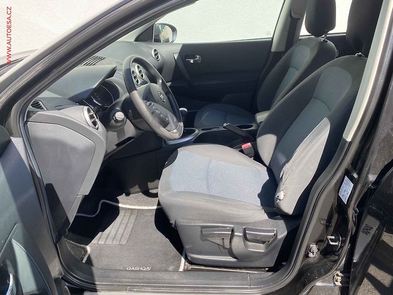 Nissan Qashqai (2013) 1.6, Visia, +ALU - fotka 9 z 16