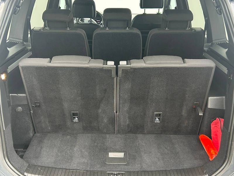 Volkswagen Touran (2022) 2.0 TDI DSG 7míst tažné - fotka 29 z 33