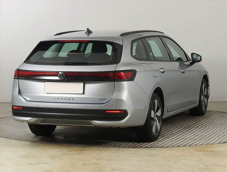 Volkswagen Passat (2025) 1.5 eTSI ACT - fotka 5 z 23