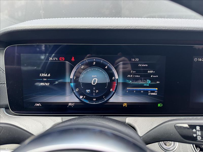 Mercedes-Benz CLS 2,9 400D AMG Line 4MATIC ČR DP - fotka 16 z 31