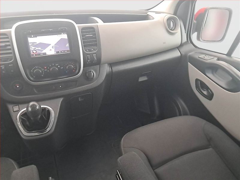 Renault Trafic (2018) 1.6 dCi, Bus, 8Míst, ČR - fotka 8 z 16
