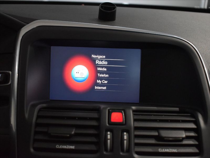 Volvo XC60 2,4 D4 AWD SUMMUM Bezklíč,BLIS - fotka 18 z 23