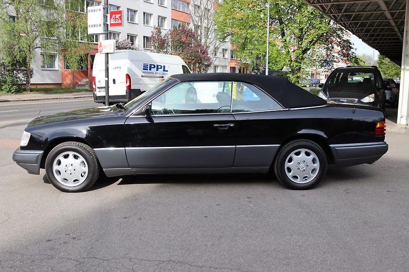 Mercedes-Benz 124 E320 CABRIO 162kW - fotka 15 z 50