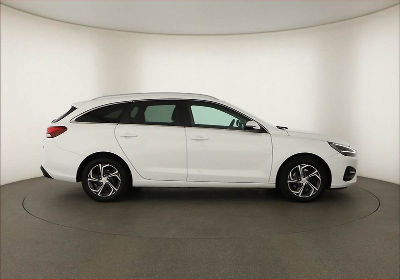 Hyundai i30 (2021) Smart 1.6 CRDi, ČR,1.maj - fotka 6 z 14