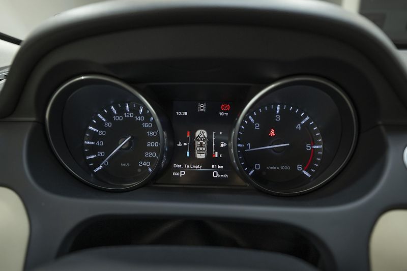 Land Rover Discovery (2016) Sport HSE 2.0 132 kW - fotka 11 z 40