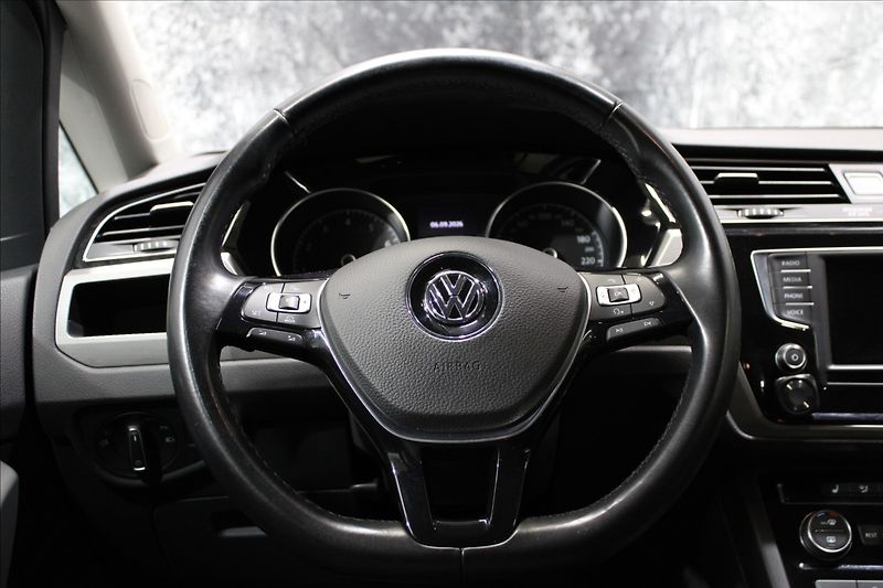 Volkswagen Touran 1,4 TSI Comfortline 7-míst - fotka 21 z 32