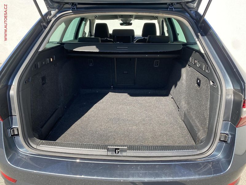 Škoda Superb (2017) 2.0 TDi, Style, DSG, bixen - fotka 7 z 19