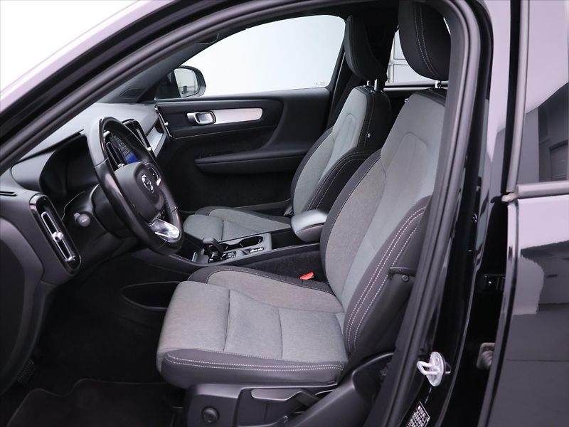 Volvo XC40 2,0 B3 120kW Core DCT CZ Záruk - fotka 12 z 32