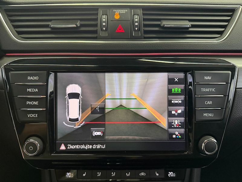 Škoda Superb 2.0TDI DSG 4X4 STYLE, ACC, PAN - fotka 14 z 27