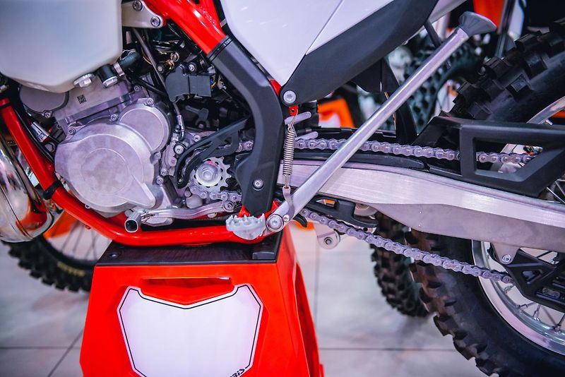 GASGAS EC 250 Racing (2022) EC 250 TPI 2T - fotka 18 z 49