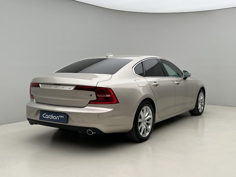 Volvo S90 D4 AWD MOMENTUM AUT - fotka 12 z 44