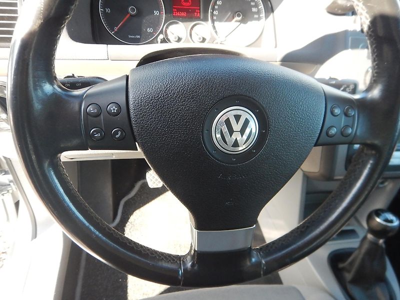 Volkswagen Touran 2.0 TDI, DIGIKLIMA - fotka 21 z 26