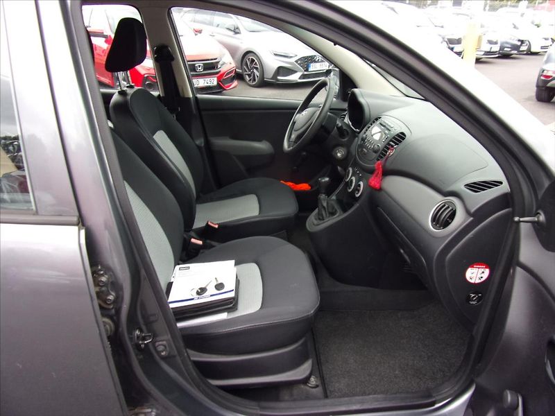 Hyundai i10 1,1 i  klima - fotka 9 z 22