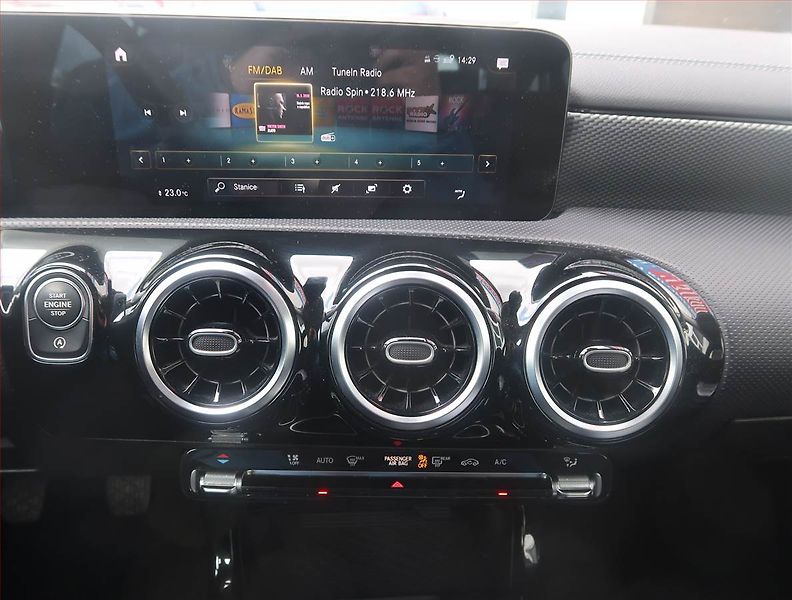 Mercedes-Benz CLA (2020) 180 - fotka 12 z 15