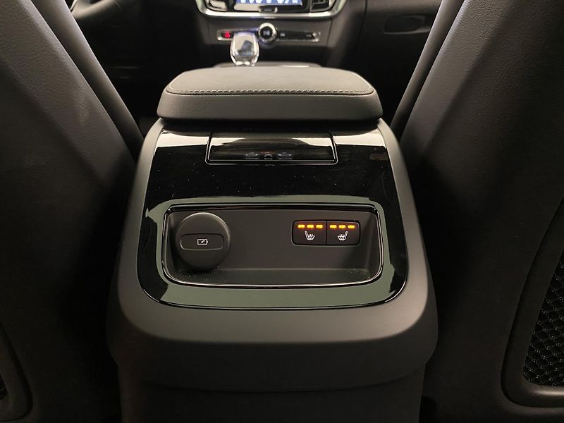 Volvo V90 T8 AWD RECHARGE DARK ULTRA - fotka 34 z 65