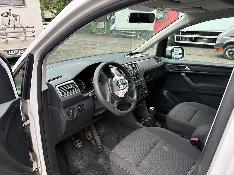 Volkswagen Caddy 2.0 TDi LONG 5 míst ČR DPH - fotka 7 z 18