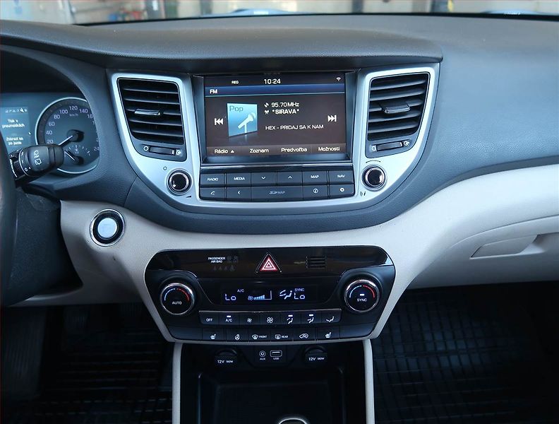 Hyundai Tucson (2018) Comfort 1.6 GDI, Serv.kniha - fotka 12 z 19
