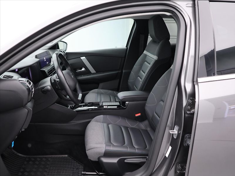 Citroën C4 X 1,2 PT 96kW CZ 1 Maj. Shine - fotka 11 z 32