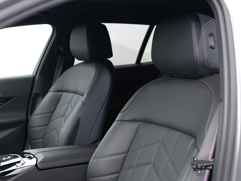 BMW Řada 5 540d xDrive Touring - fotka 19 z 22