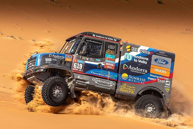 Šestapadesátiletý Andořan Albert Llovera z ostravského týmu Fesh Fesh, který je od osmnácti let upoután na invalidní vozík, zvládl letošní Rallye Dakar v kategorii kamionů na 17. místě.