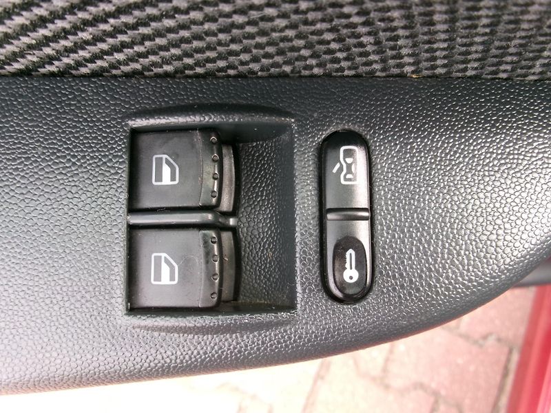 Škoda Fabia (2007) 1,2HTP KLIMA TAŽNÉ ČR - fotka 19 z 24
