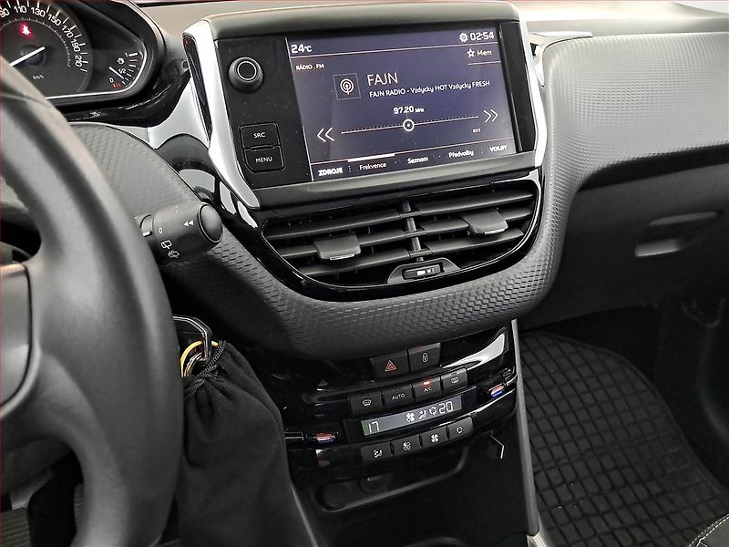 Peugeot 2008 (2019) 1.2 PureTech, Serv.kniha - fotka 12 z 17