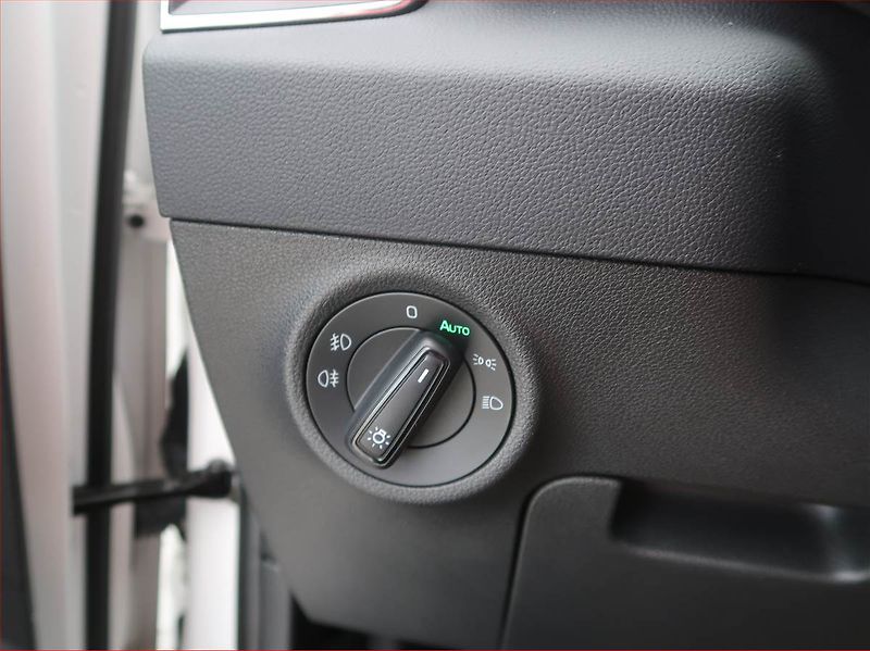 Škoda Karoq (2019) 1.0 TSI - fotka 15 z 16