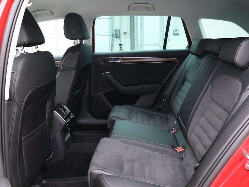 Škoda Superb 2.0 TSI 206KW 4X4 SCOUT CZ - fotka 14 z 39