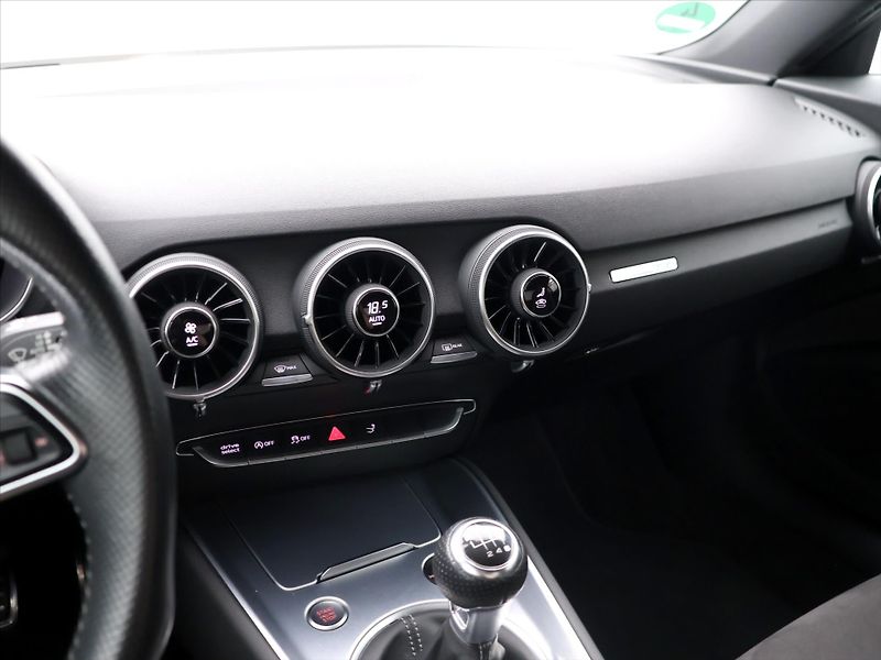 Audi TT 1,8 TFSI 132kW S-line 1.Maj - fotka 14 z 25