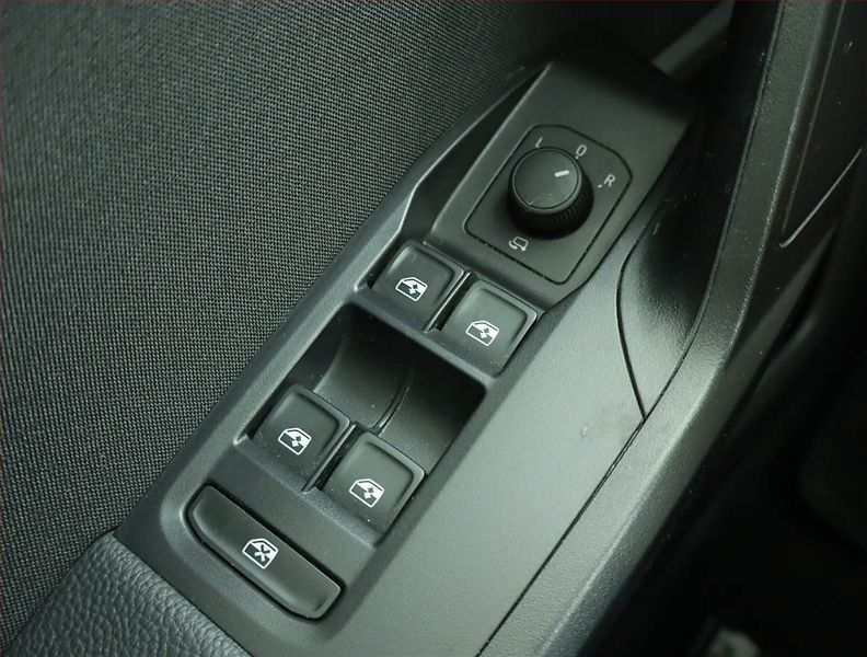Seat Arona (2023) FR 1.0 TSI, Serv.kniha, Navi - fotka 15 z 15