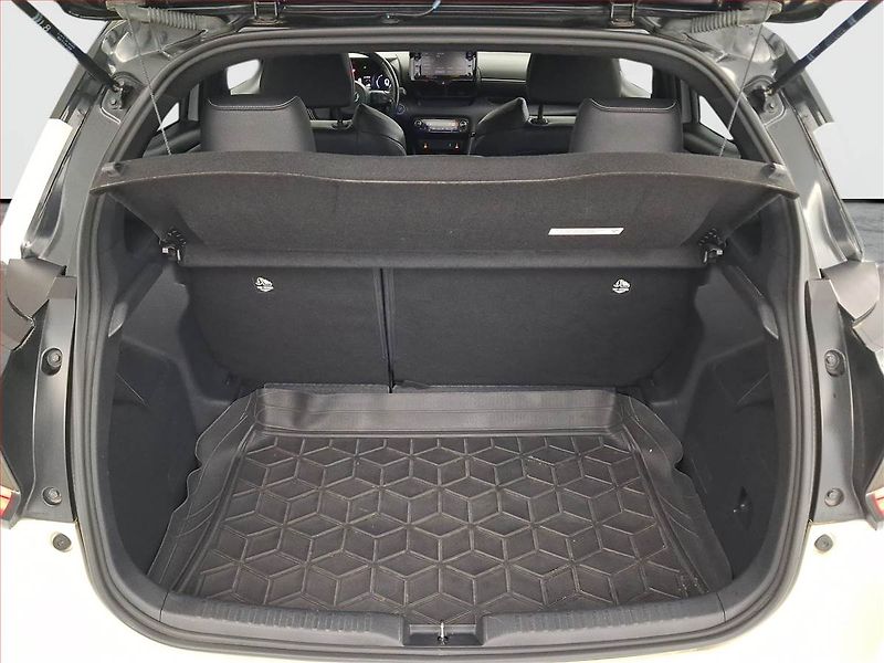 Toyota Yaris (2020) Kůže, Tempomat, Park. senzory, - fotka 13 z 19