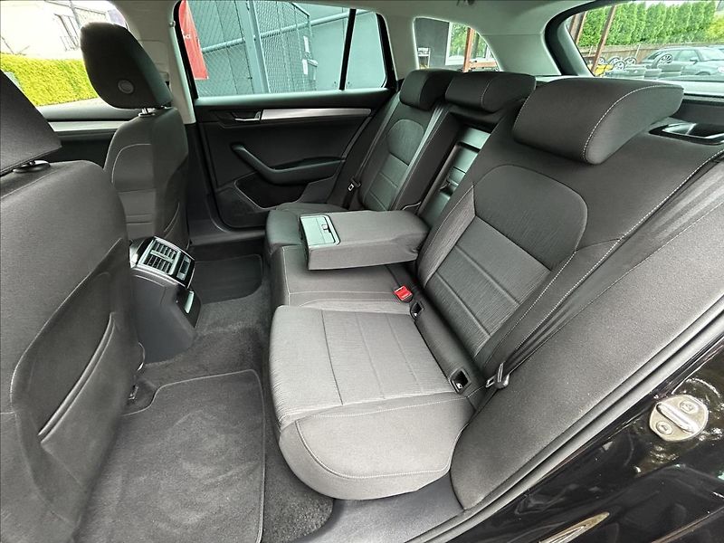 Škoda Superb 2,0 TDi DSG  BIXEN NAVI 1xMaji - fotka 34 z 50