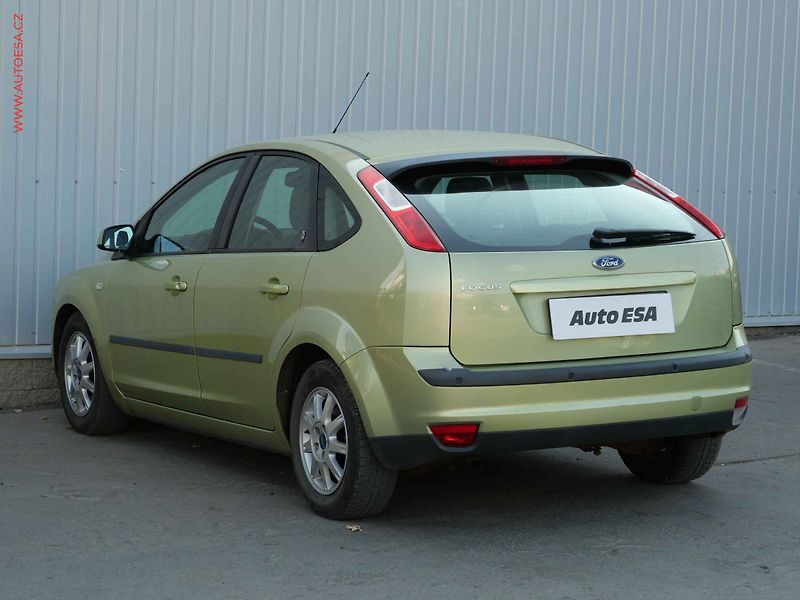 Ford Focus (2006) 1.6i, AC, park.čidla - fotka 6 z 16
