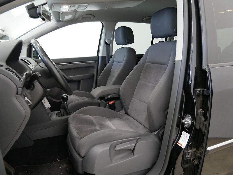 Volkswagen Touran - fotka 6 z 6