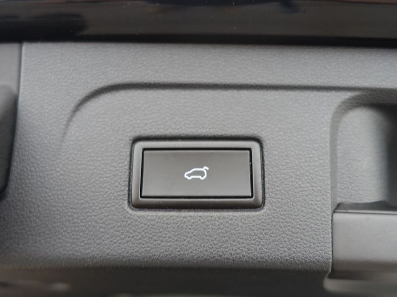 Volkswagen Touran 2.0 TDi, DSG, LED SVĚTLA - fotka 26 z 36