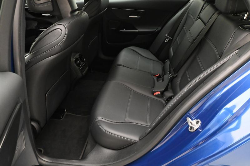 Mercedes-Benz Třídy C 2,0 220d 147kW 4MATIC AVANTGAR - fotka 14 z 31