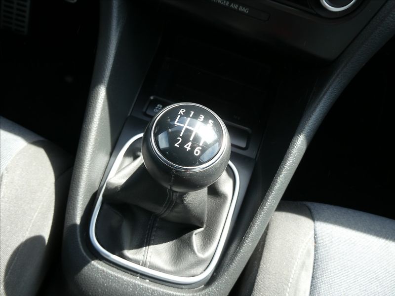 Volkswagen Golf 1,4 TSi 90kW STYLE - fotka 28 z 43