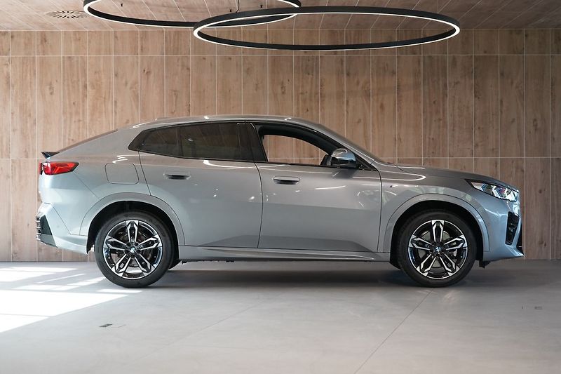 BMW X2 20i sDrive, M Paket - fotka 4 z 41