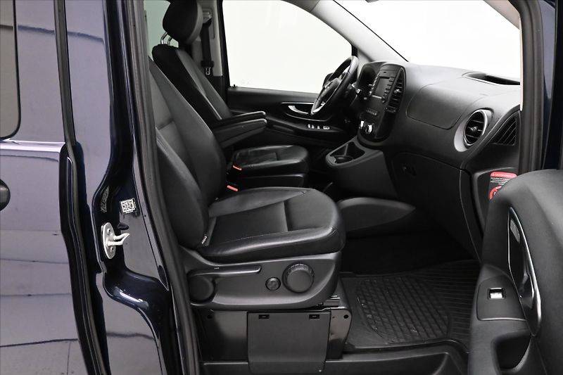 Mercedes-Benz Vito 2,1 116 CDi 120 kW AT7 8míst 4 - fotka 13 z 28