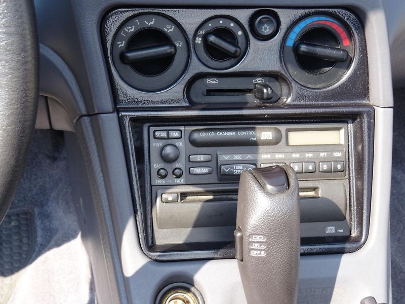 Mitsubishi Eclipse (1996) 2,4 SPYDER - fotka 17 z 32