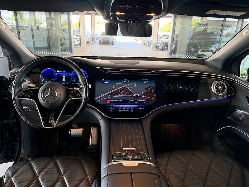 Mercedes-Benz EQS 680 4MATIC MAYBACH SUV - fotka 13 z 30