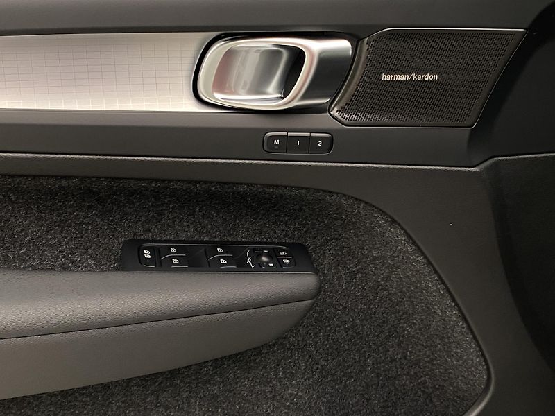 Volvo XC40 (2026) B3 AUT DARK ULTRA  - fotka 26 z 60