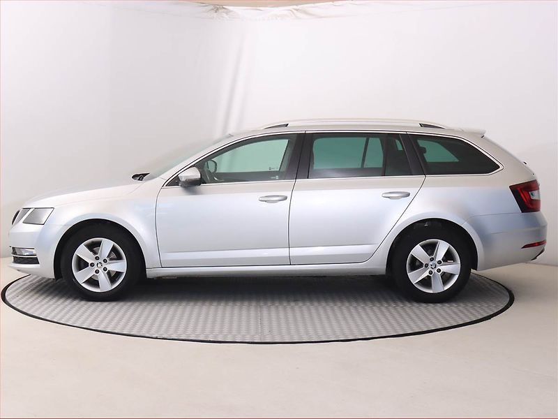 Škoda Octavia (2019) 1.6 TDI, Automat, Serv.kniha - fotka 3 z 20
