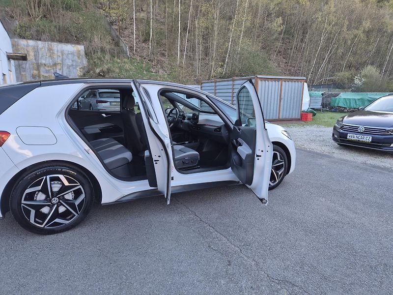Volkswagen ID.3 110kw, PURE, SOH 91,4% - fotka 17 z 45
