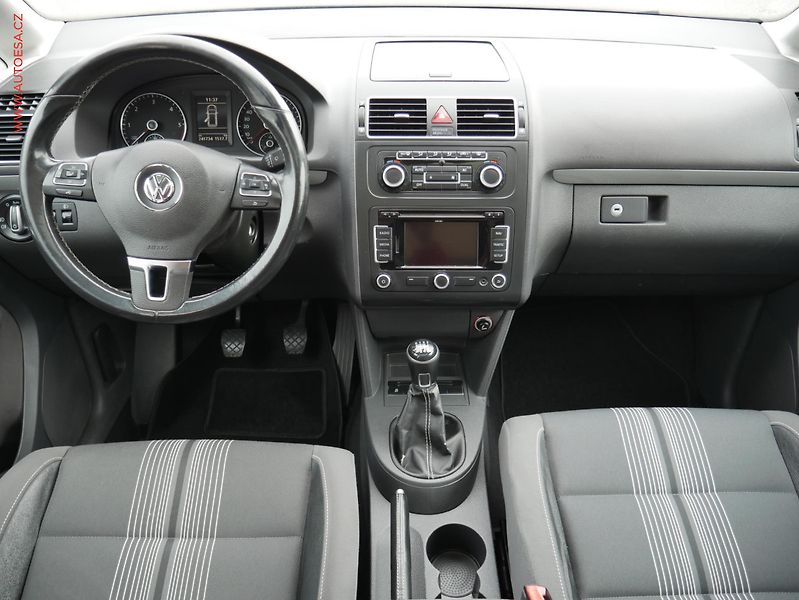 Volkswagen Touran (2012) 2.0 TDi, Comfortline - fotka 8 z 21