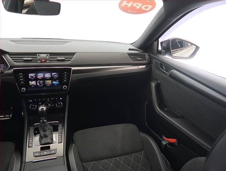 Škoda Superb (2023) Sportline 1.5 TSI, digi klima - fotka 8 z 31
