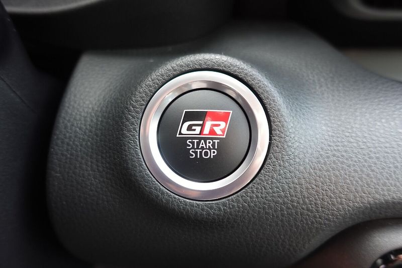 Toyota GR Yaris 1,6 Turbo Dynamic + Sport AWD - fotka 23 z 29