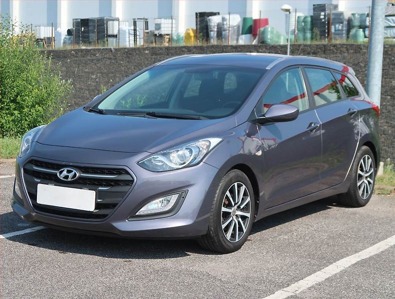 Hyundai i30 (2016) 1.6 MPI, Navi, Tempomat - fotka 2 z 16