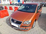 Volkswagen Touran (2009) 1.9 TDI, AC, výhřev sed - náhled 1